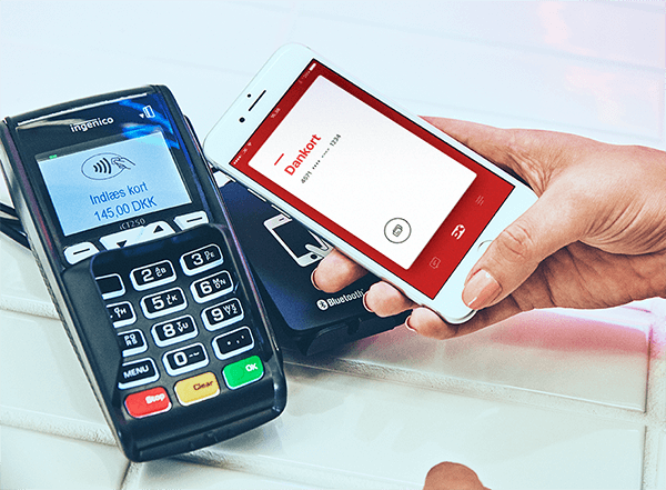 Mobiltelefon og betalingsterminal